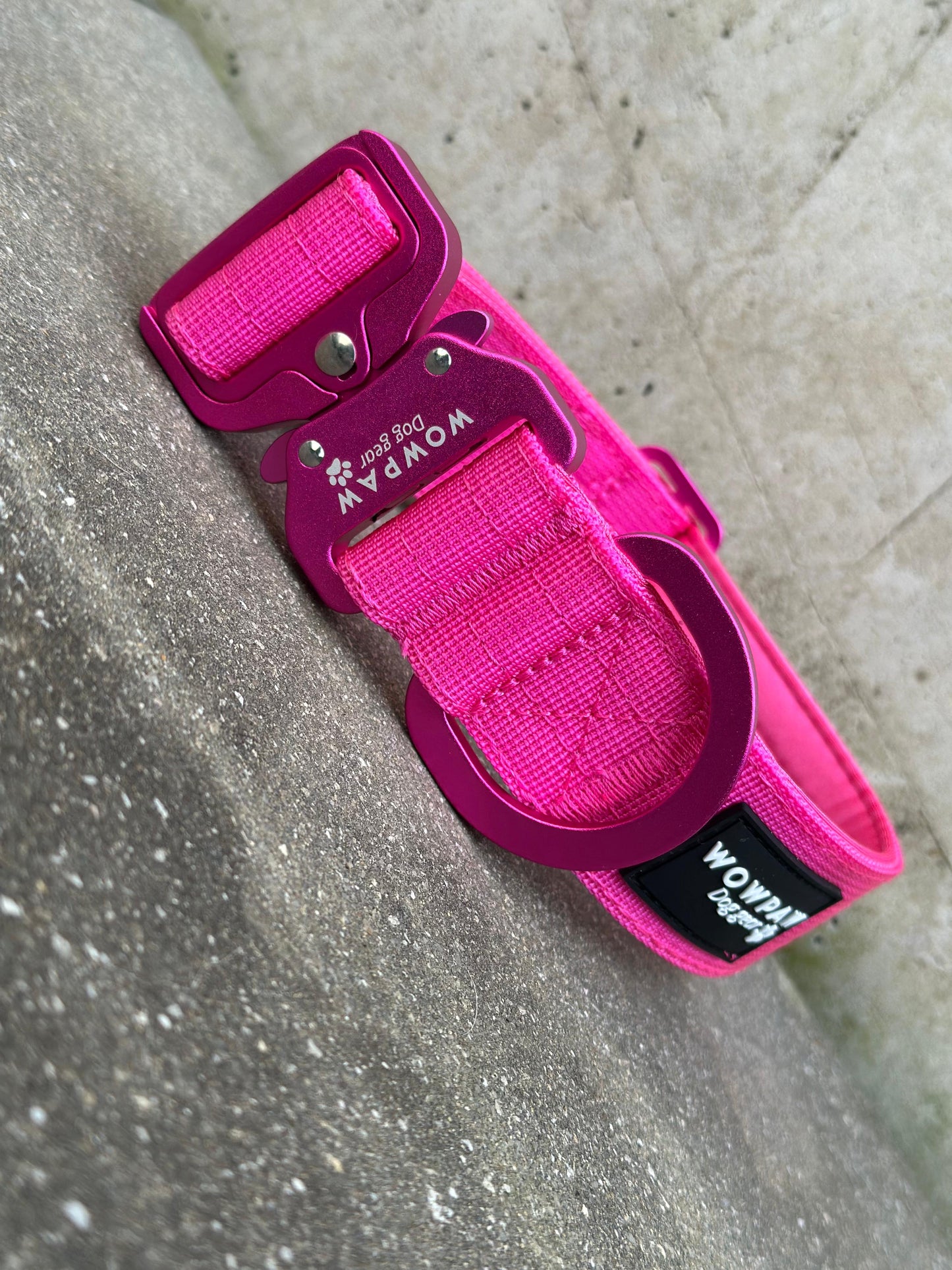 Hochwertiges taktisches Hundehalsband 3,8cm ULTRA LIGHT Magenta Edition Größe S ohne Griff