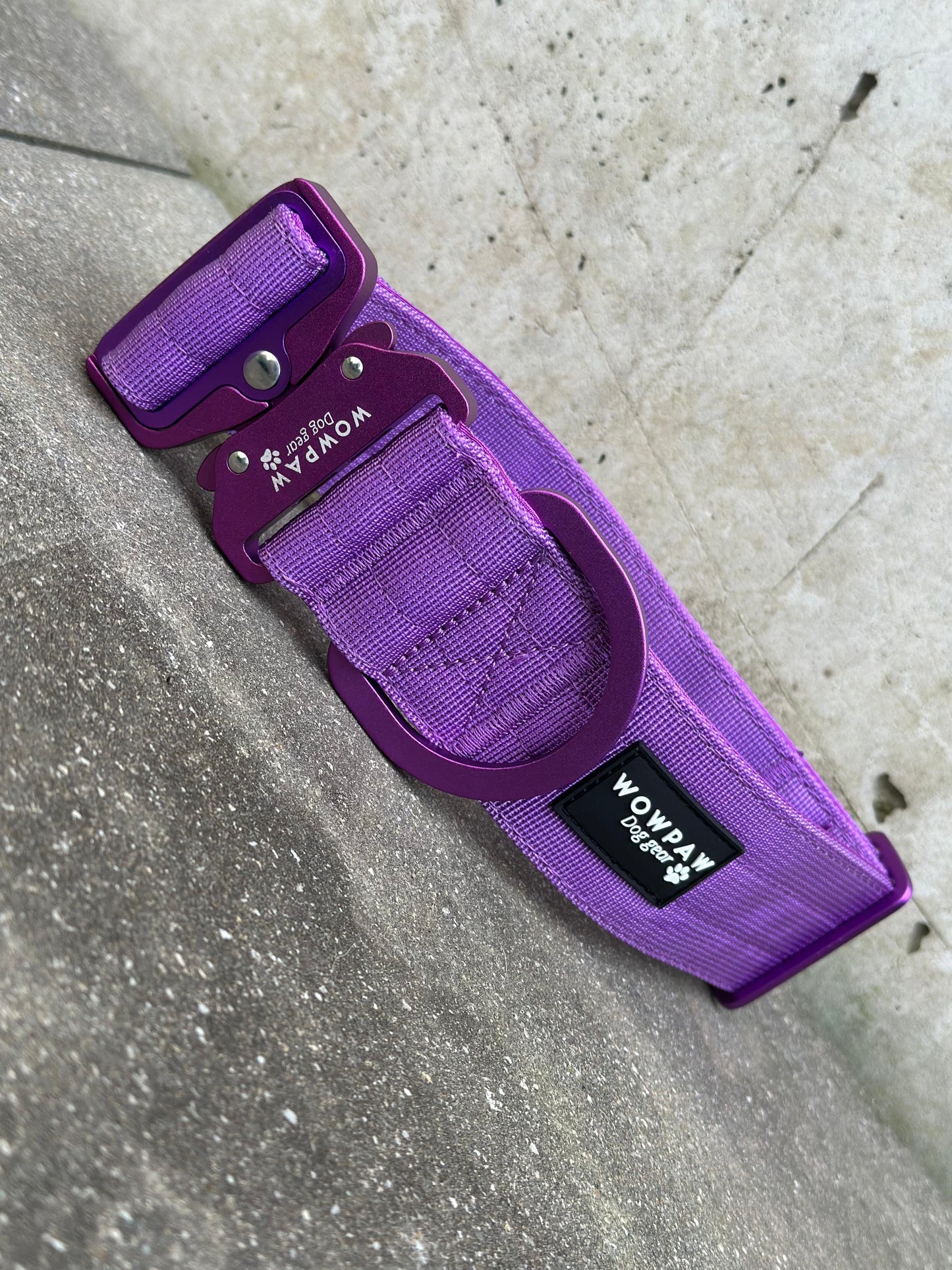 Hochwertiges taktisches Hundehalsband 3,8cm ULTRA LIGHT Lila Edition Größe M ohne Griff