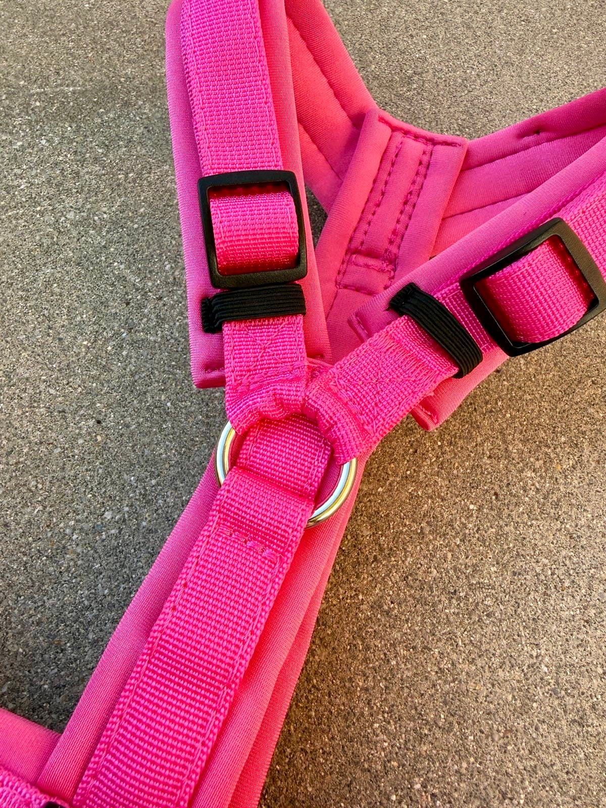 Hochwertiges Hundegeschirr FLOW Magenta Edition