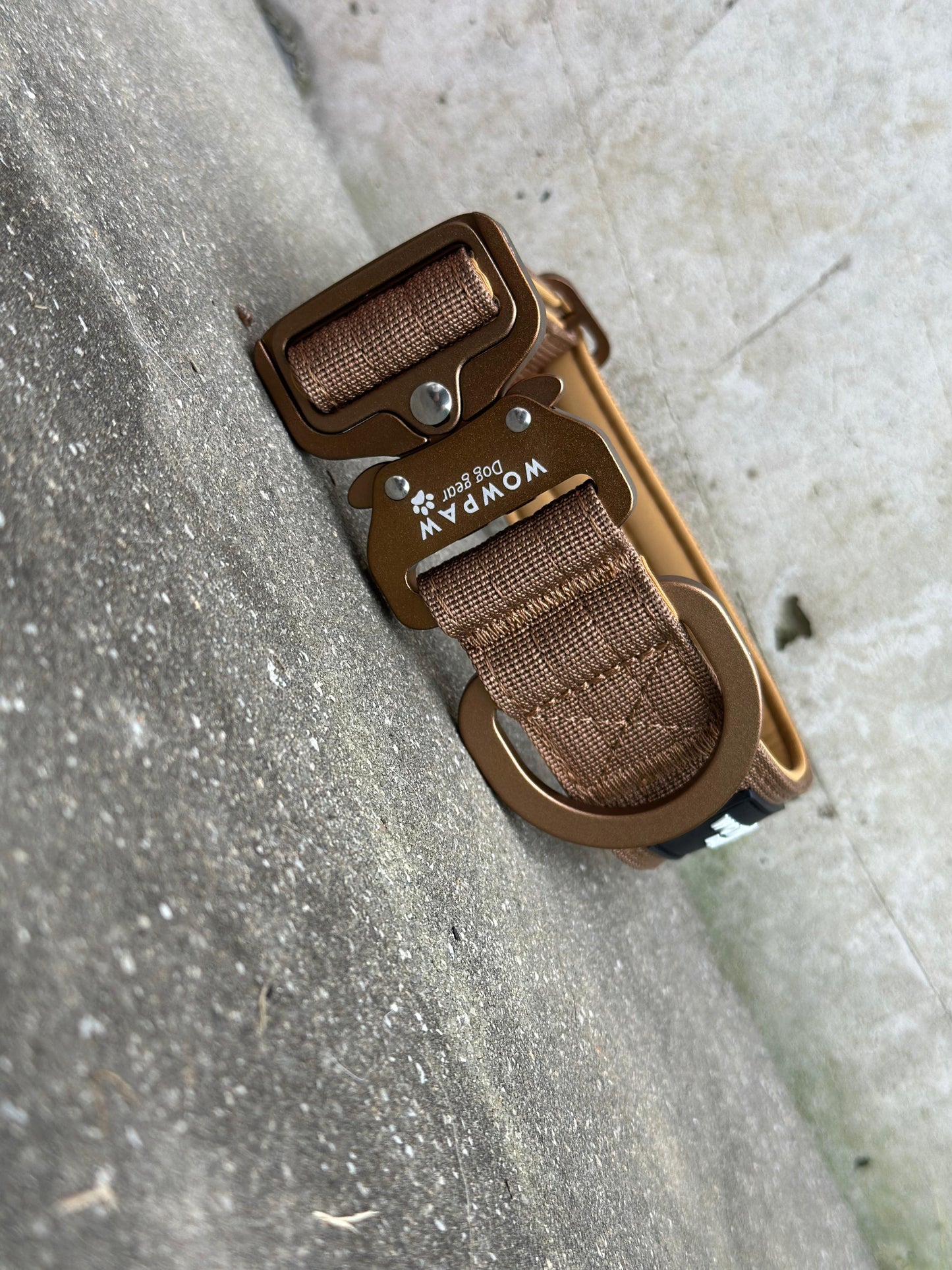 Hochwertiges taktisches Hundehalsband 3,8cm ULTRA LIGHT BRAUN Edition Größe M - ohne Griff