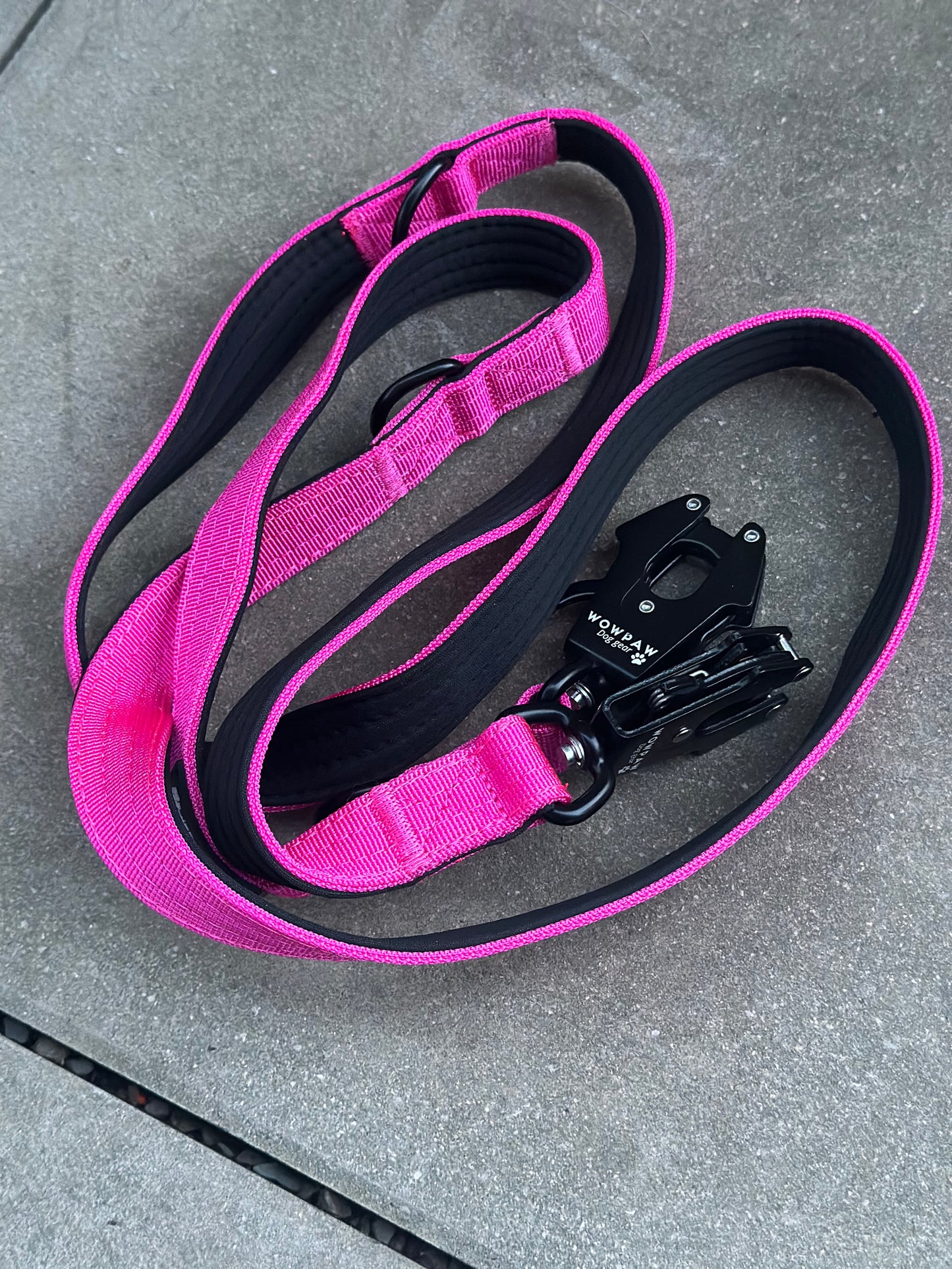 Guinzaglio tattico per cani con moschettone a rana, girevole a 360°, lunghezza 1,8 m, viola scuro