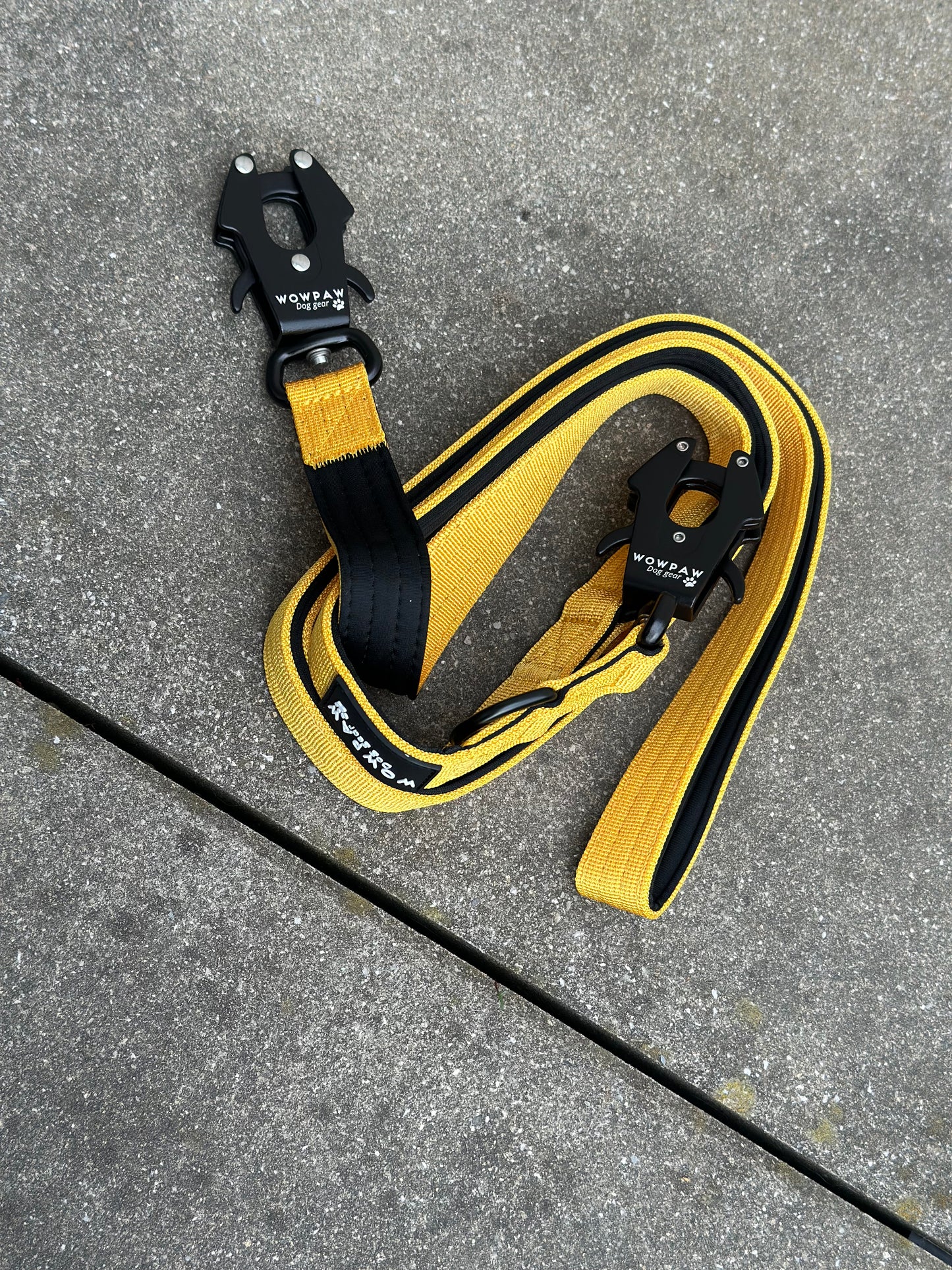 Guinzaglio tattico per cani con moschettone a rana, girevole a 360°, lunghezza 1,8 m, viola scuro