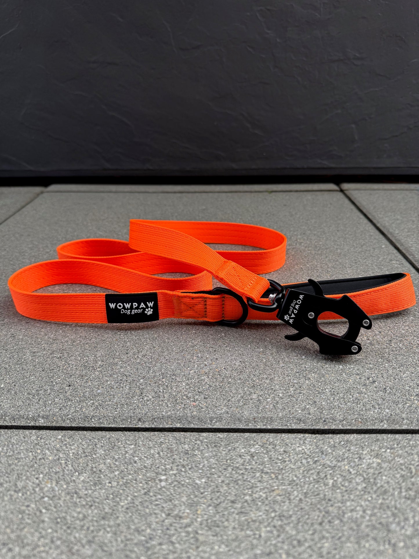 Taktische Hundeleine mit Froschkarabiner Länge 1,5m Neonorange