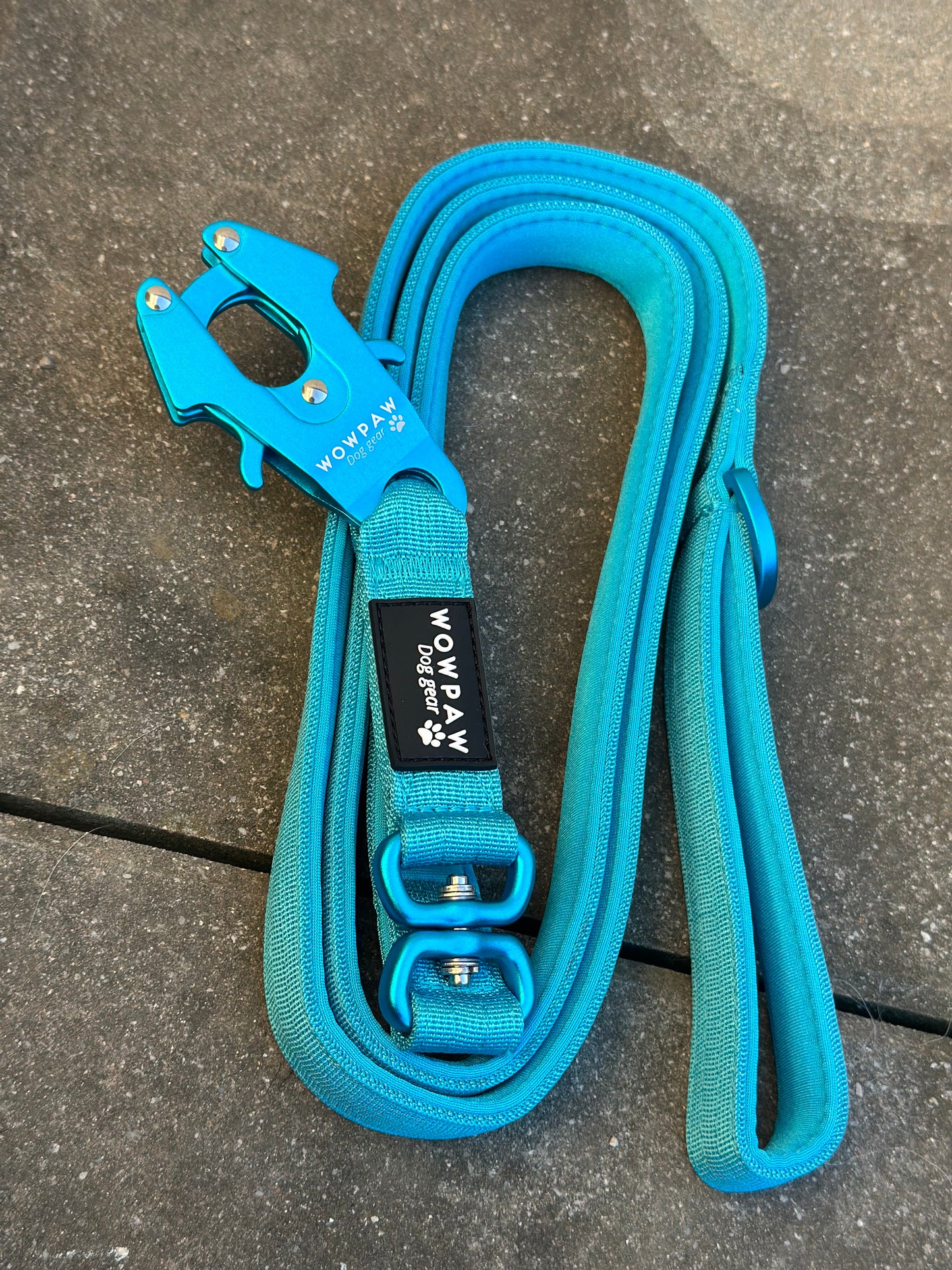 Taktyczna smycz dla psa ULTRA LIGHT Light Blue Edition obracana o 360°, długość 1,8m