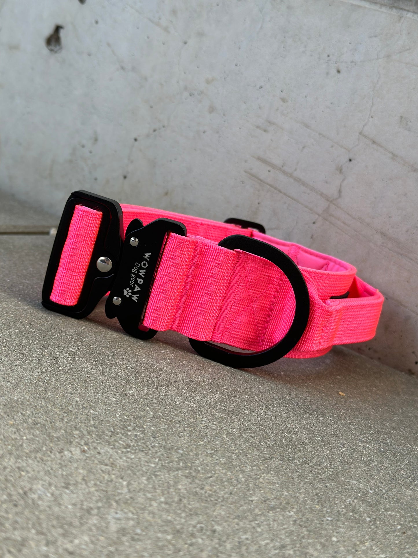 Wysokiej jakości taktyczna obroża dla psa 5cm ULTRA LIGHT Neon Pink Edition Rozmiar S