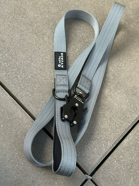 Taktische Hundeleine mit Froschkarabiner Länge 1,5m Grau