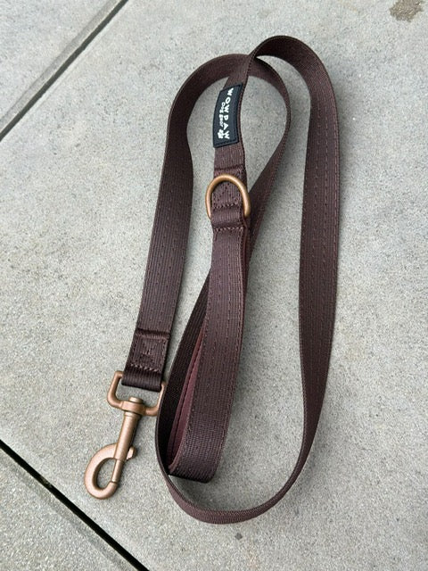 Guinzaglio tattico per cani con moschettone a rana, girevole a 360°, lunghezza 1,8 menta / oro rosa