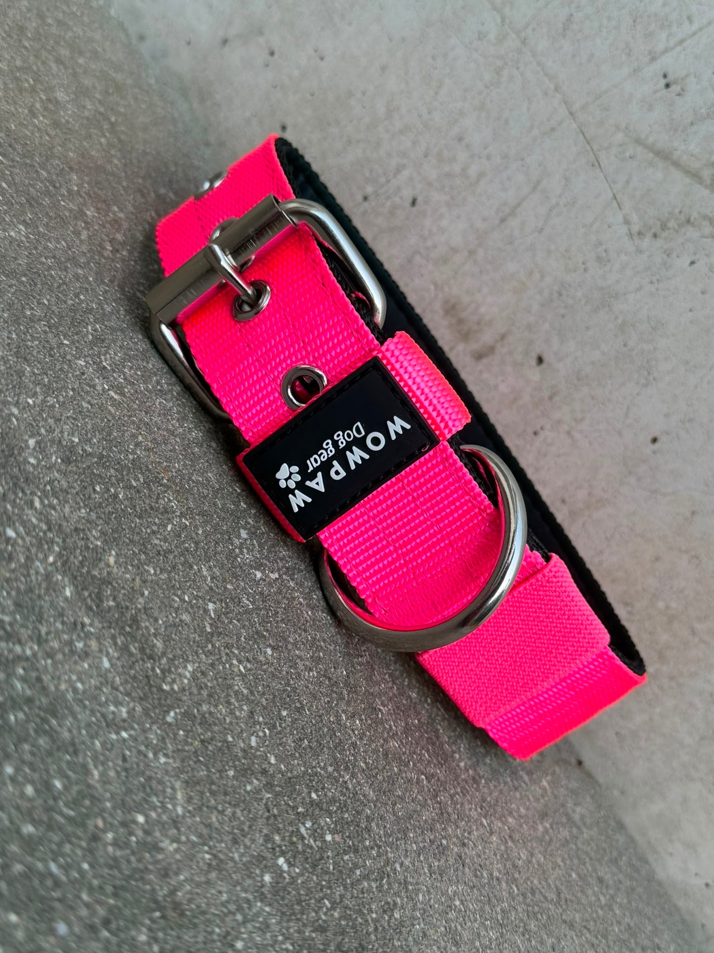 Hochwertiges Basic Hundehalsband Neonpink 4cm Größe M