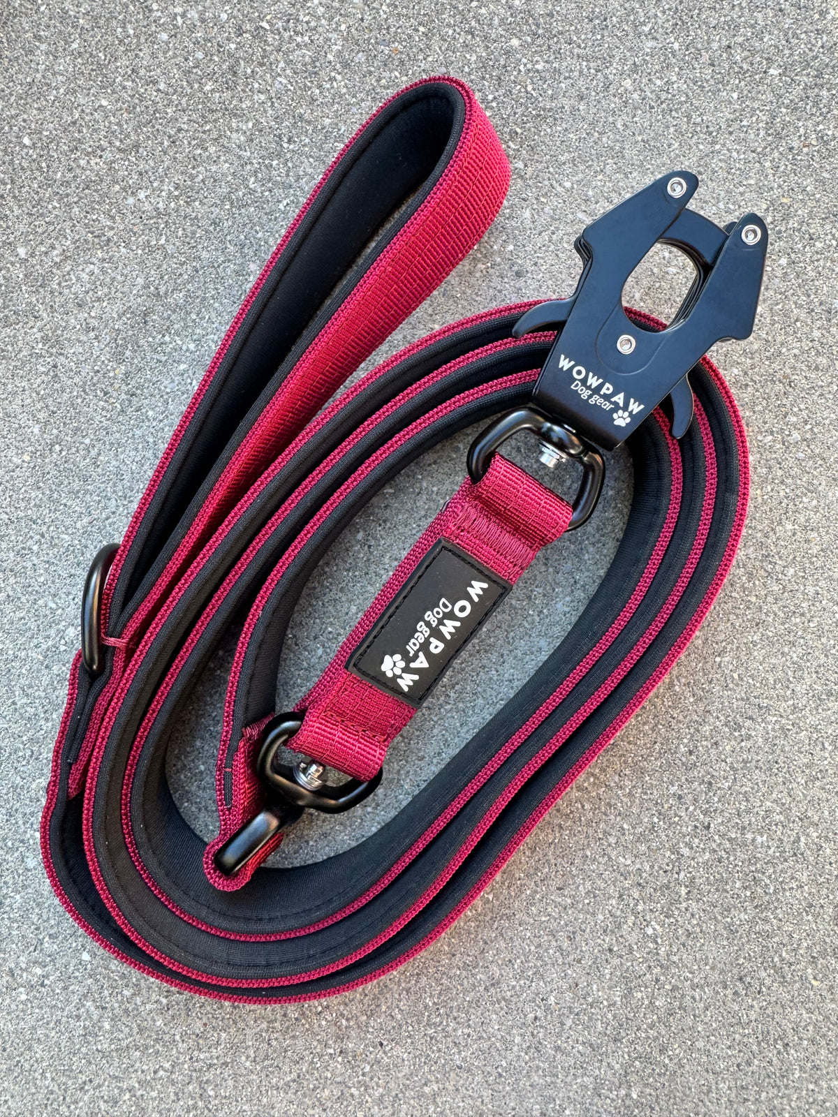 Taktische Hundeleine mit Froschkarabiner 360° drehbar Länge 1,8m Burgund