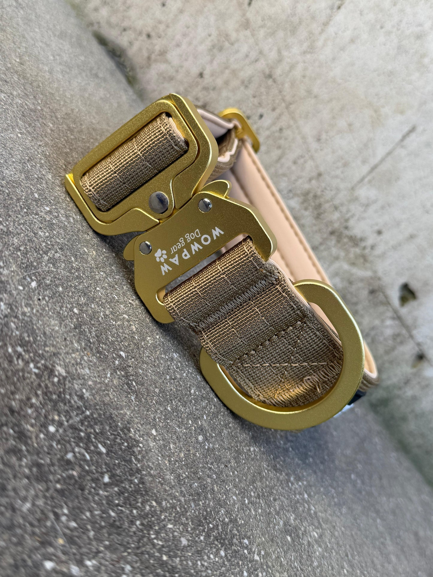 Hochwertiges taktisches Hundehalsband 3,8cm ULTRA LIGHT Sand Olive Edition Größe S ohne Griff