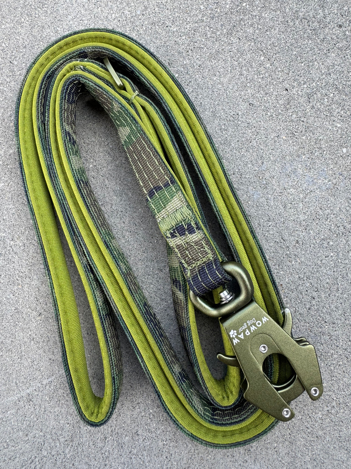 Taktische Hundeleine ULTRA LIGHT Army Green Camouflage Edition, Länge 1,8m mit Medium-Froschkarabiner