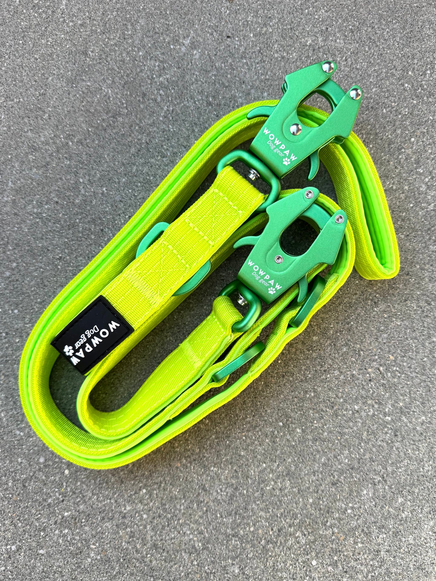 Guinzaglio tattico per cani con moschettone a rana, girevole a 360°, lunghezza 1,8 m, viola scuro