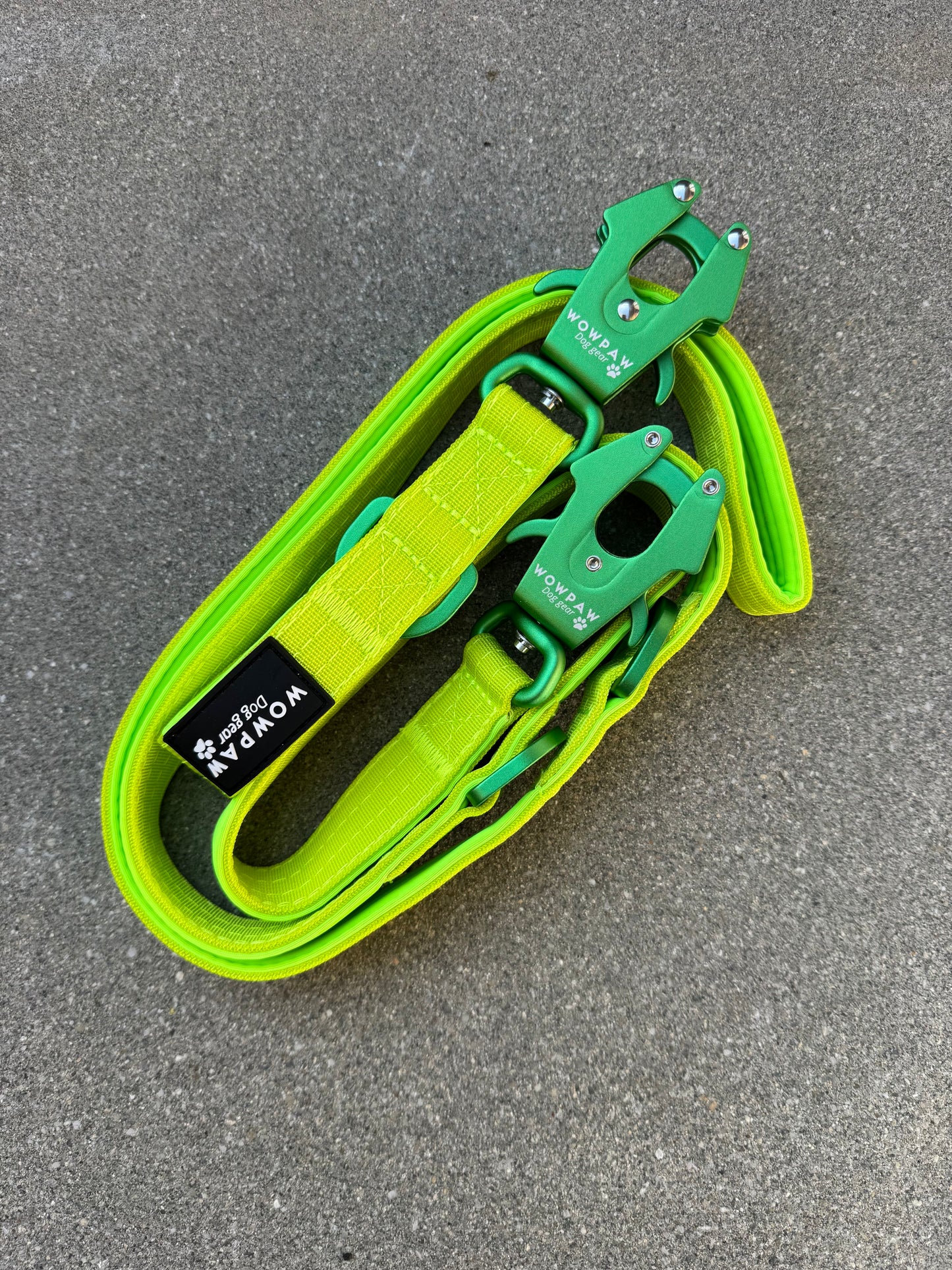 Guinzaglio tattico per cani con moschettone a rana, girevole a 360°, lunghezza 1,8 m, viola scuro