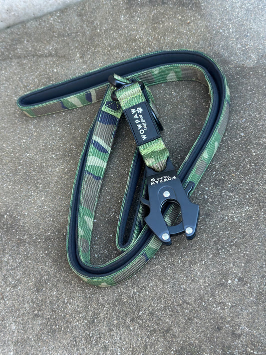 Taktische Hundeleine mit LED, Länge 1,8m, Army Camouflage B-Ware